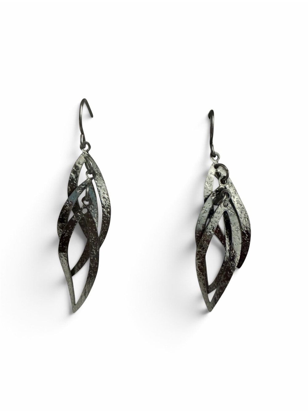 3/$20 ❤️ Women's Black Leaf Drop Earrings